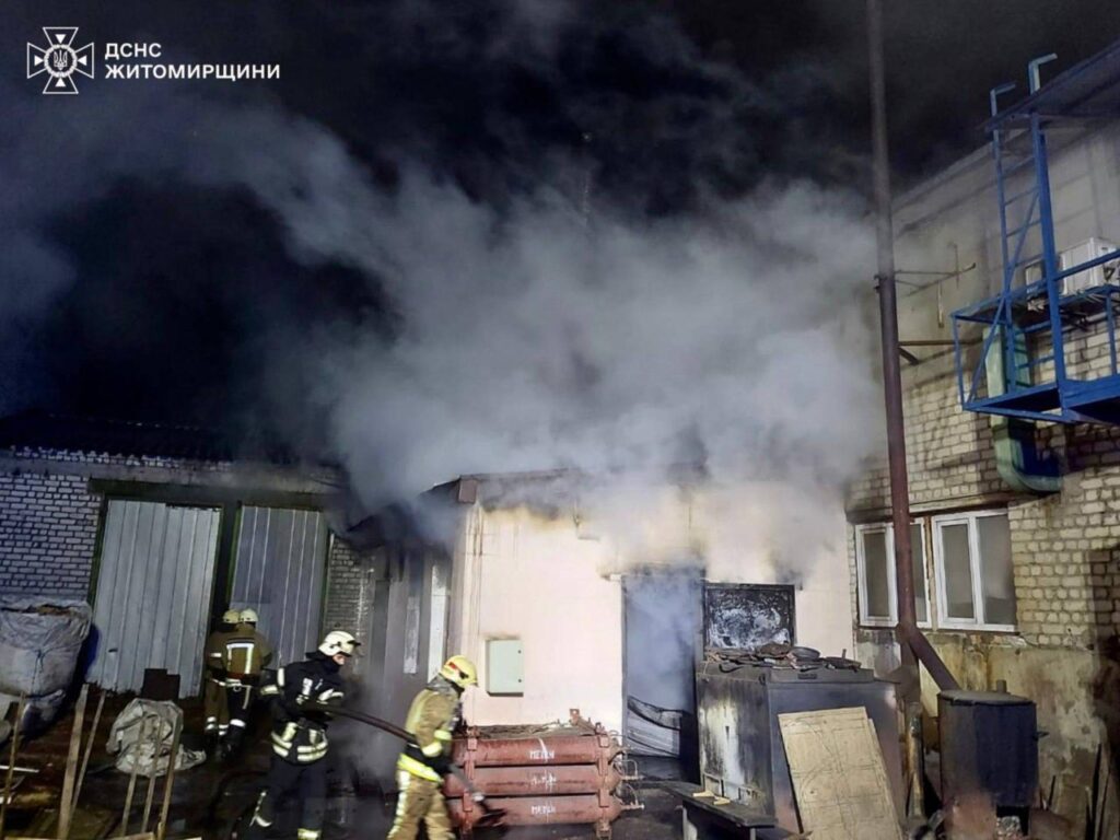 У Житомирі рятувальники ліквідували загоряння котельні одного з підприємств - фото №