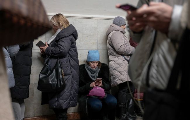 _trivoga_ukrittya_shovishche_metro_kiyiv_lyudi_gettyimages_1446918099_8c59055f3f747d8d81e0c691725aaac1_650x410