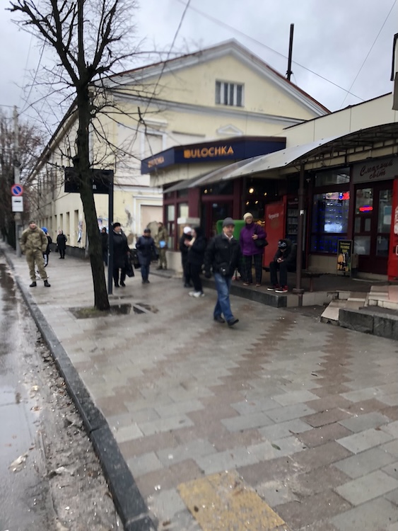 Село на узбіччі: як у Житомирі ділять зупинки і комфорт пасажирів - Думка, Політика, Топ-новини. Джерело: Zhitomir-OnLine Село на узбіччі: як у Житомирі ділять зупинки і комфорт пасажирів - фото №2