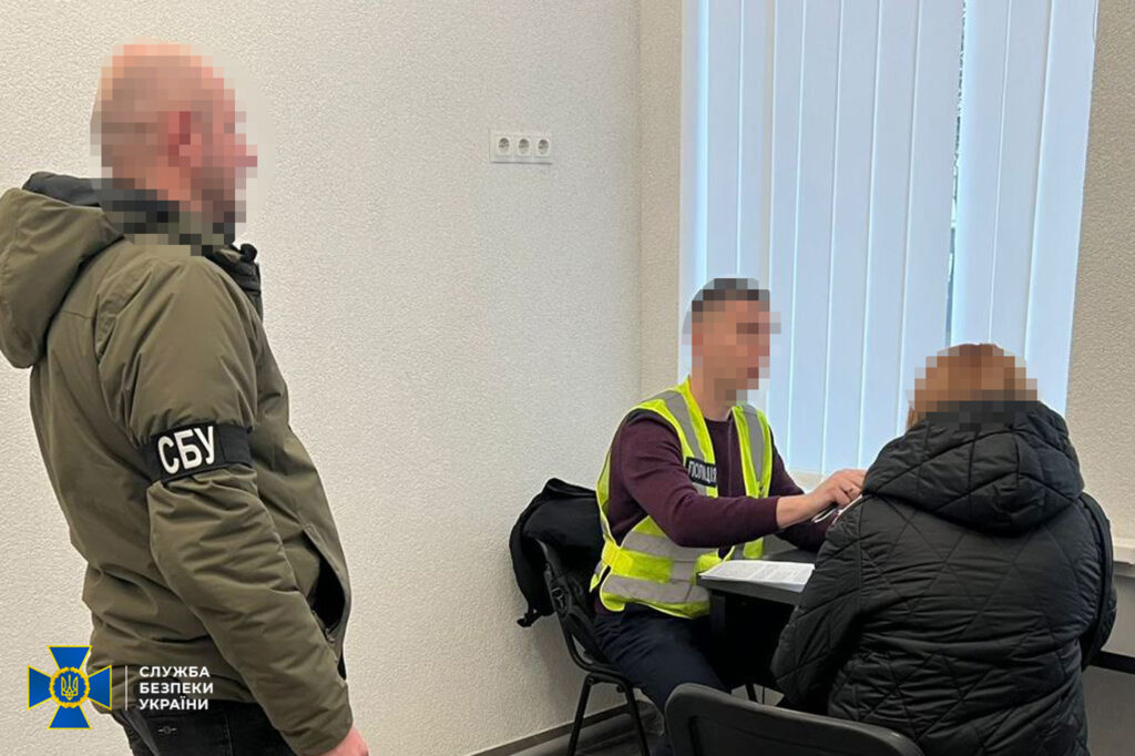 Дві тисячі доларів вимагали голова та секретар МСЕК на Житомирщині з пораненого воїна ЗСУ для продовження інвалідності. ФОТО - Події, Топ-новини. Джерело: Zhitomir-OnLine Дві тисячі доларів вимагали голова та секретар МСЕК на Житомирщині з пораненого воїна ЗСУ для продовження інвалідності. ФОТО - фото №