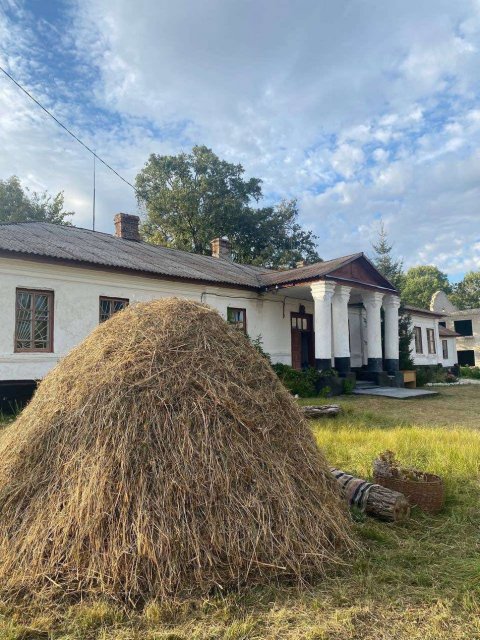 На Житомирщині у 200-річному маєтку діятиме культурно-мистецький простір На Житомирщині у 200-річному маєтку діятиме культурно-мистецький простір