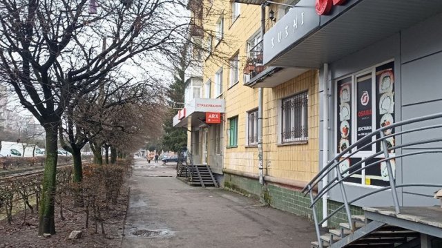 На Небесній сотні в Житомирі упродовж двох тижнів на дереві висів мертвий кіт. ВІДЕО На Небесній сотні в Житомирі упродовж двох тижнів на дереві висів мертвий кіт. ВІДЕО