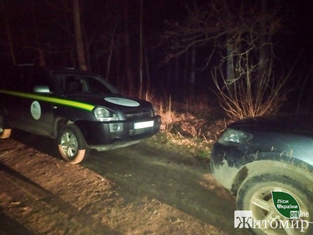 У лісництві Житомирської області затримали браконьєра, який вполював бобра. ФОТО У лісництві Житомирської області затримали браконьєра, який вполював бобра. ФОТО