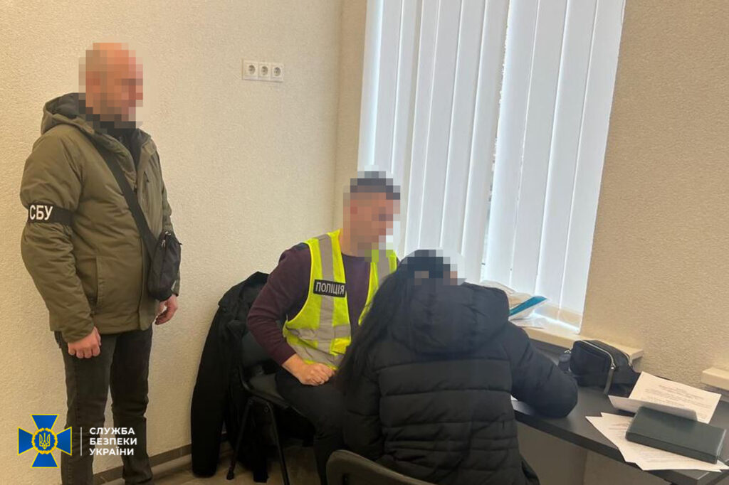 Дві тисячі доларів вимагали голова та секретар МСЕК на Житомирщині з пораненого воїна ЗСУ для продовження інвалідності. ФОТО - Події, Топ-новини. Джерело: Zhitomir-OnLine Дві тисячі доларів вимагали голова та секретар МСЕК на Житомирщині з пораненого воїна ЗСУ для продовження інвалідності. ФОТО - фото №1