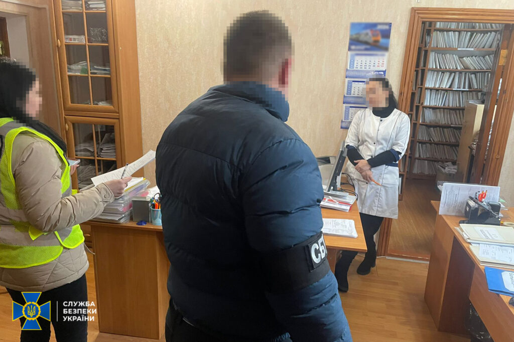 Дві тисячі доларів вимагали голова та секретар МСЕК на Житомирщині з пораненого воїна ЗСУ для продовження інвалідності. ФОТО - Події, Топ-новини. Джерело: Zhitomir-OnLine Дві тисячі доларів вимагали голова та секретар МСЕК на Житомирщині з пораненого воїна ЗСУ для продовження інвалідності. ФОТО - фото №3