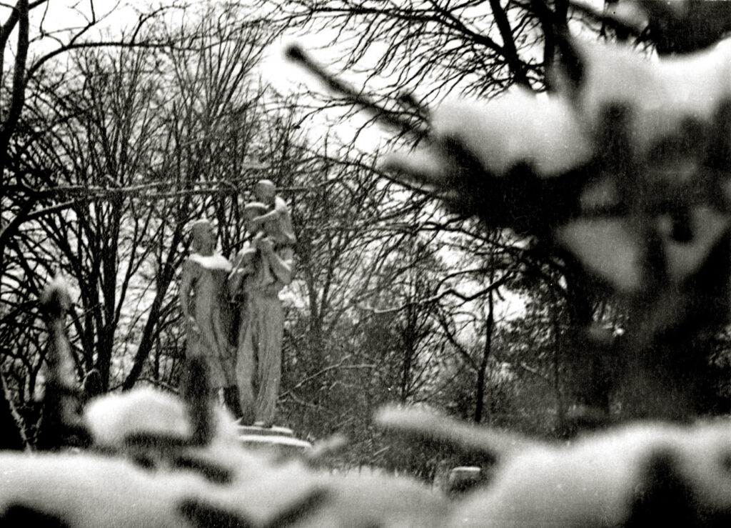 Дерев'яні павільйони в Шодуарівському парку в Житомирі, 1950-1970-ті роки. ФОТО - Події. Джерело: Zhitomir-OnLine Дерев'яні павільйони в Шодуарівському парку в Житомирі, 1950-1970-ті роки. ФОТО - фото №11
