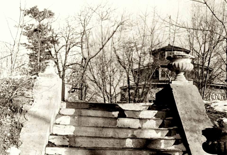 Дерев'яні павільйони в Шодуарівському парку в Житомирі, 1950-1970-ті роки. ФОТО - Події. Джерело: Zhitomir-OnLine Дерев'яні павільйони в Шодуарівському парку в Житомирі, 1950-1970-ті роки. ФОТО - фото №5