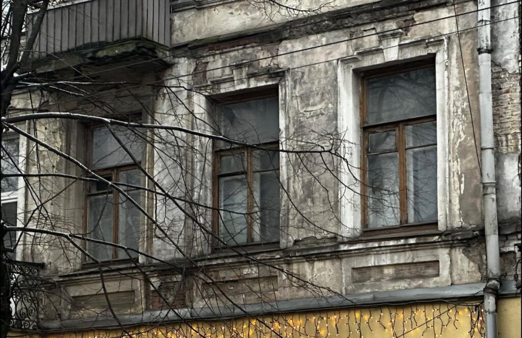 Приклад перебудови будинку у радянський період в Житомирі Велика Бердичівська 12 - Інформація. Джерело: Zhitomir-OnLine Приклад перебудови будинку у радянський період в Житомирі Велика Бердичівська 12 - фото №2