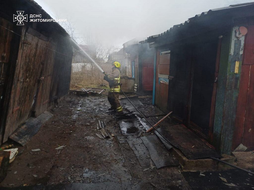 У місті Житомирської області під час пожежі травмувався чоловік - Події. Джерело: Zhitomir-OnLine У місті Житомирської області під час пожежі травмувався чоловік - фото №