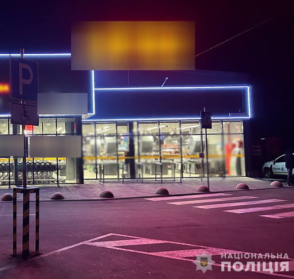 У Житомирі в АТБ сталася сутичка: порізали 23-річного містянина - фото №