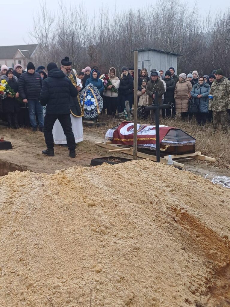 На Житомирщині попрощалися з Героєм - фото №3