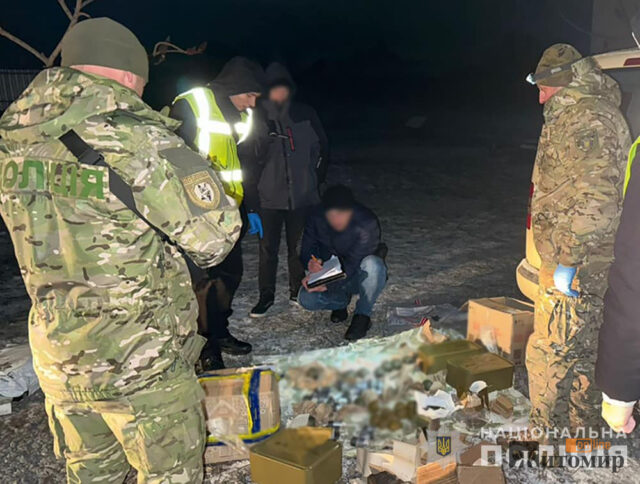 На Житомирщині правоохоронці вилучили понад 3 тис. набоїв та гранати, які житомирянин передавав додому поштою - Події. Джерело: Zhitomir-OnLine На Житомирщині правоохоронці вилучили понад 3 тис. набоїв та гранати, які житомирянин передавав додому поштою - фото №