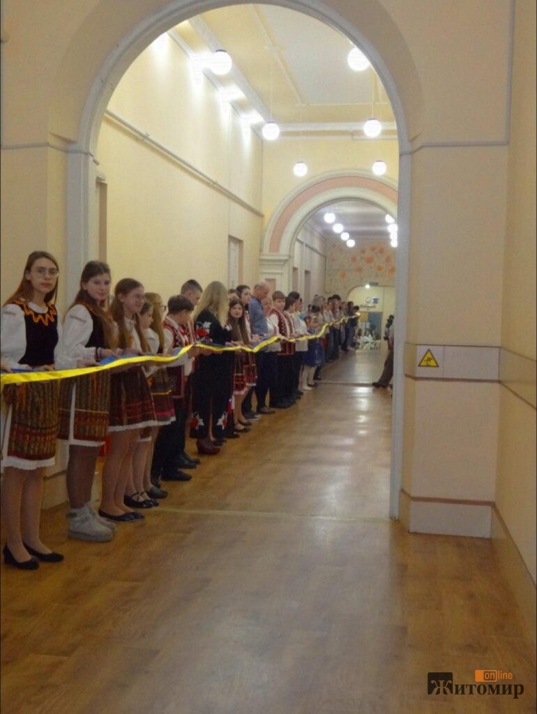 У Житомирському центрі творчості дітей і молоді відбувся тематичний захід «В єдності – сила» - Культура. Джерело: Zhitomir-OnLine У Житомирському центрі творчості дітей і молоді відбувся тематичний захід «В єдності – сила» - фото №2