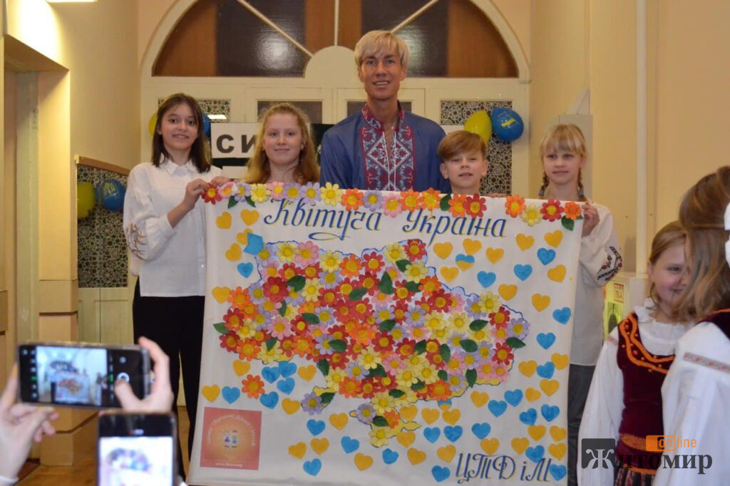 У Житомирському центрі творчості дітей і молоді відбувся тематичний захід «В єдності – сила» - Культура. Джерело: Zhitomir-OnLine У Житомирському центрі творчості дітей і молоді відбувся тематичний захід «В єдності – сила» - фото №