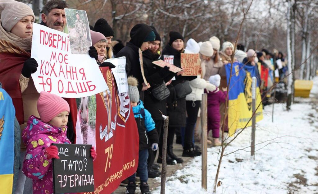 В Бердичеві пройшла акція на підтримку військовополонених. ФОТО - фото №