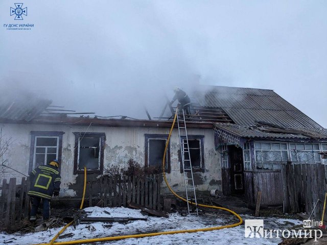 У Житомирі та в селі на Овруччині під час ліквідації пожеж рятувальники виявили тіла двох жінок У Житомирі та в селі на Овруччині під час ліквідації пожеж рятувальники виявили тіла двох жінок