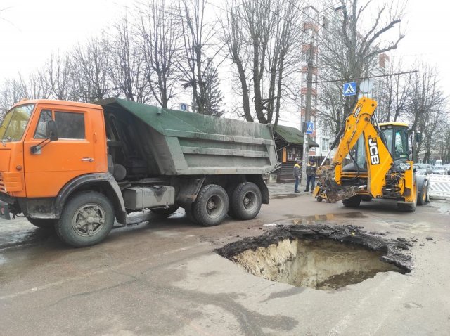 На Київській та Фещенка-Чопівського в Житомирі ускладнений рух транспорту На Київській та Фещенка-Чопівського в Житомирі ускладнений рух транспорту