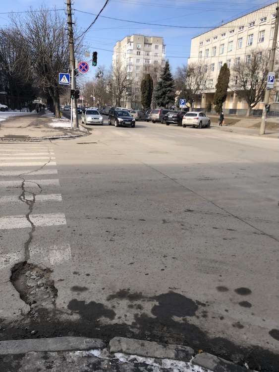 Чим і для чого обробляють зараз дороги в Житомирі? - Думка, Інформація. Джерело: Zhitomir-OnLine Чим і для чого обробляють зараз дороги в Житомирі? - фото №1