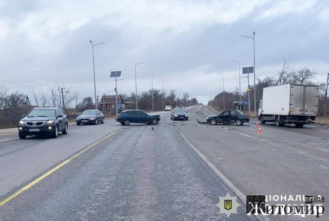 Подробиці ДТП на автодорозі Житомир-Бердичів: троє постраждалих Подробиці ДТП на автодорозі Житомир-Бердичів: троє постраждалих