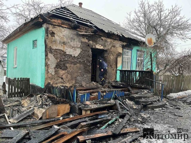У селі Житомирської області горів будинок: вогнем повністю знищено веранду У селі Житомирської області горів будинок: вогнем повністю знищено веранду