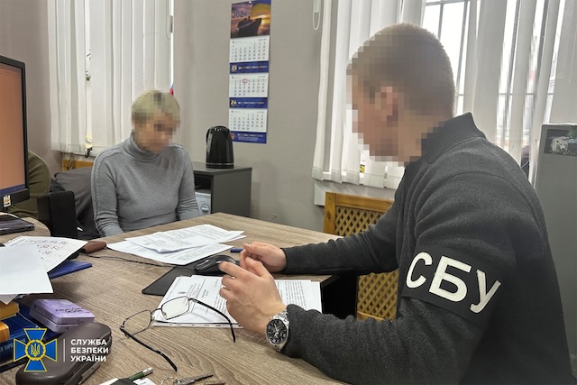 У Житомирі СБУ викрила викладачку ліцею на виправдовуванні збройної агресії рф У Житомирі СБУ викрила викладачку ліцею на виправдовуванні збройної агресії рф