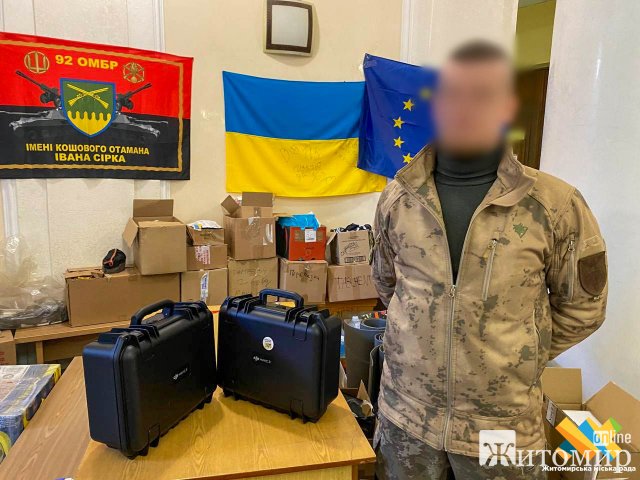 У Житомирі два квадрокоптери передали підрозділу роти ударних безпілотних авіаційних комплексів У Житомирі два квадрокоптери передали підрозділу роти ударних безпілотних авіаційних комплексів