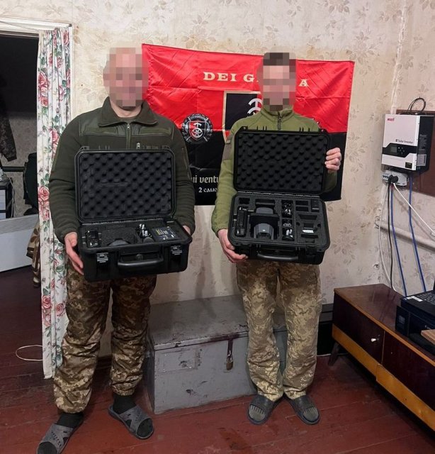 На Олевщині для військової частини закупили та передали два квадрокоптери