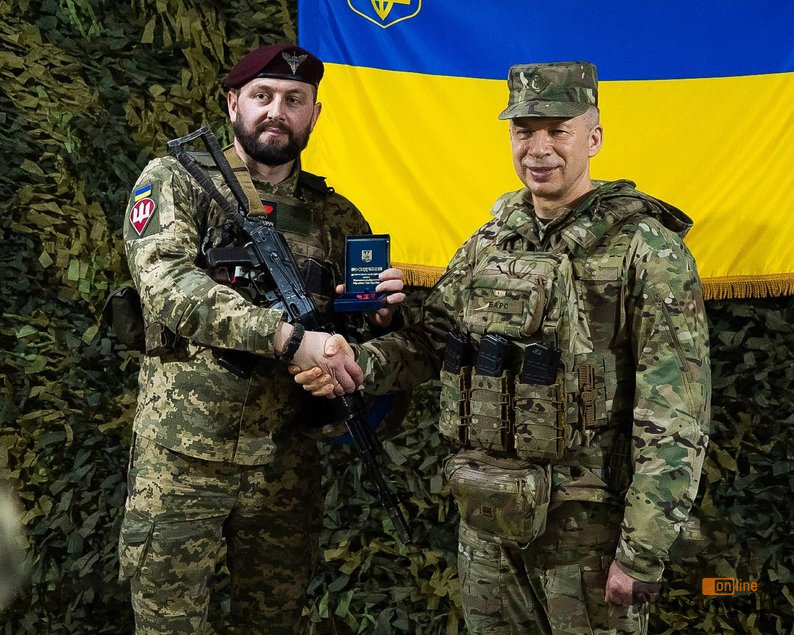 Головнокомандувач ЗСУ відзначив військових житомирської 95-ї бригади - Інформація. Джерело: Zhitomir-OnLine Головнокомандувач ЗСУ відзначив військових житомирської 95-ї бригади - фото №