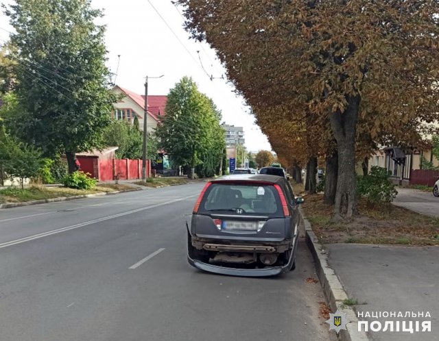 Біля Сінного ринку в Житомирі водійка на KIA врізалась в Honda, виїхала на тротуар та збила жінку. ФОТО Біля Сінного ринку в Житомирі водійка на KIA врізалась в Honda, виїхала на тротуар та збила жінку. ФОТО