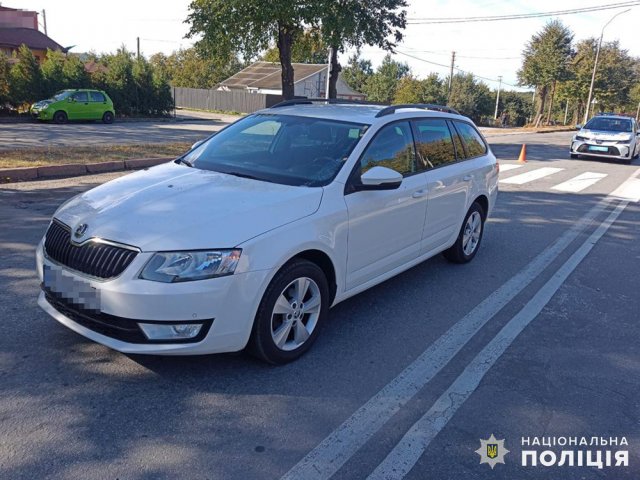 У Звягелі Skoda збила 52-річного пішохода: потерпілого госпіталізували. ФОТО У Звягелі Skoda збила 52-річного пішохода: потерпілого госпіталізували. ФОТО