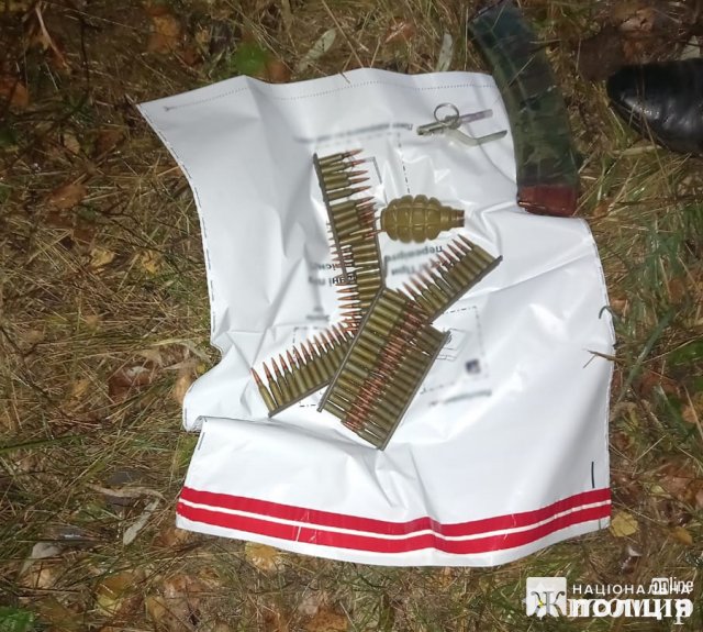 У селі на Чуднівщині поліцейські виявили боєприпаси в автомобілі нетверезого учасника ДТП. ФОТО У селі на Чуднівщині поліцейські виявили боєприпаси в автомобілі нетверезого учасника ДТП. ФОТО