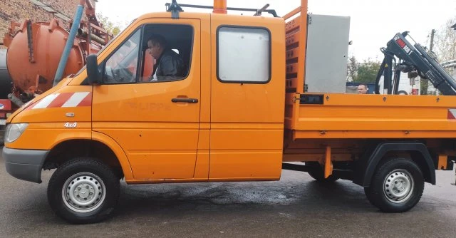 Житомирський водоканал отримав аварійну машину, навантажувач та тягач від благодійників
