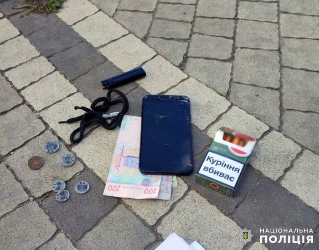 У Бердичеві поліцейські затримали наркодилера. ФОТО У Бердичеві поліцейські затримали наркодилера. ФОТО