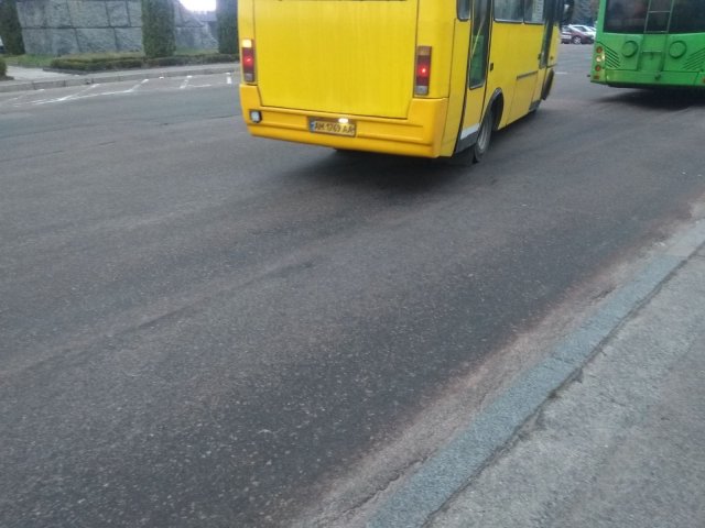 В одній з житомирських маршруток водій відмовив дитині в проїзді В одній з житомирських маршруток водій відмовив дитині в проїзді