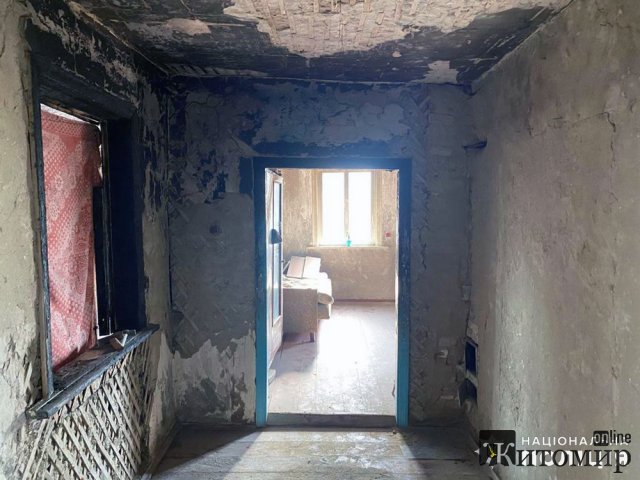 У селі на Звягельщині чоловік облив будинок знайомої бензином та підпалив. ФОТО У селі на Звягельщині чоловік облив будинок знайомої бензином та підпалив. ФОТО
