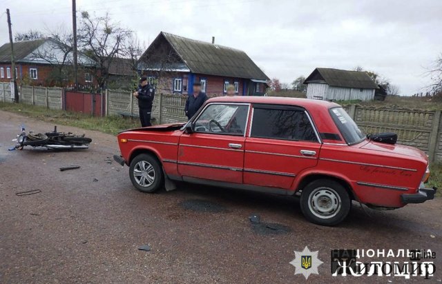 На Житомирщині ВАЗ зіштовхнувся з мотоциклом, є травмований. ФОТО На Житомирщині ВАЗ зіштовхнувся з мотоциклом, є травмований. ФОТО