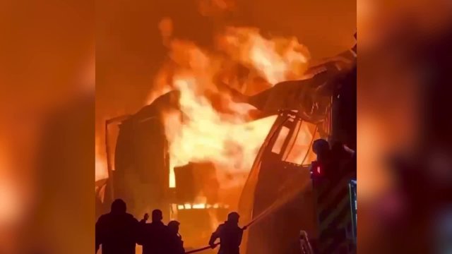У Вінниці спалахнула масштабна пожежа: рятувальники повідомили про ситуацію У Вінниці спалахнула масштабна пожежа: рятувальники повідомили про ситуацію