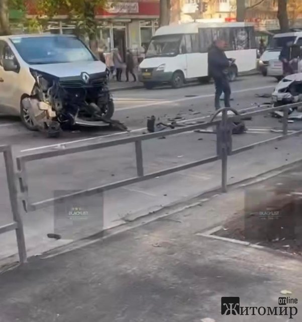 У Житомирі на перехресті вулиць сталася ДТП. ФОТО