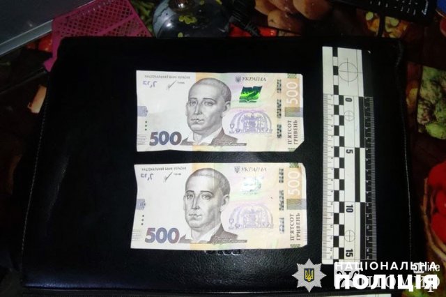 У селі на Житомирщині чоловік хотів відкупитися від поліцейських тисячею гривень за тиранію над матір У селі на Житомирщині чоловік хотів відкупитися від поліцейських тисячею гривень за тиранію над матір