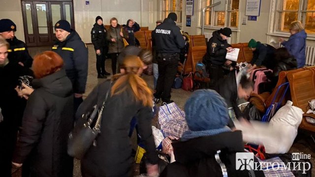 До Житомирської області знову приїхав потяг з евакуйованими жителями Донеччини До Житомирської області знову приїхав потяг з евакуйованими жителями Донеччини