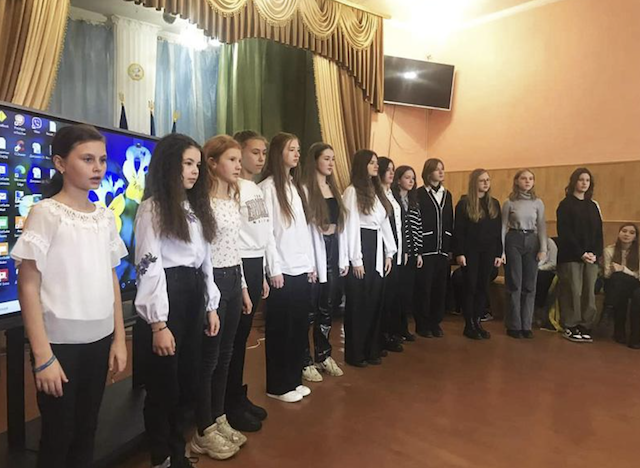 Бердичівська гімназія №2 передала для ССО більше 31 тисячі гривень Бердичівська гімназія №2 передала для ССО більше 31 тисячі гривень