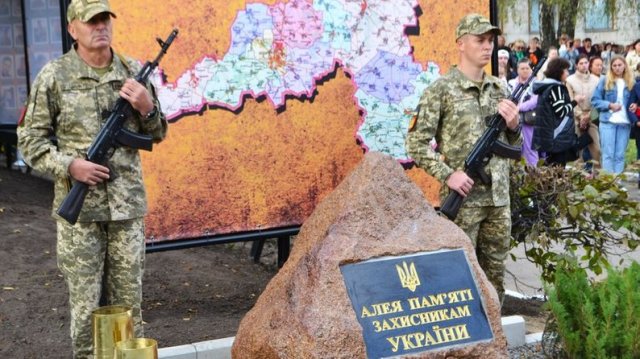 Біля Бердичівської РВА з Алеї пам Біля Бердичівської РВА з Алеї пам