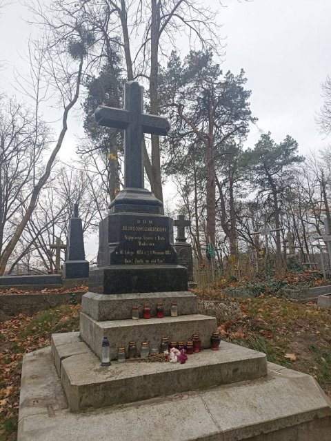 Екскурсії Римо-Католицьким кладовищем Житомира та розповіді про поховання людей. ФОТО Екскурсії Римо-Католицьким кладовищем Житомира та розповіді про поховання людей. ФОТО