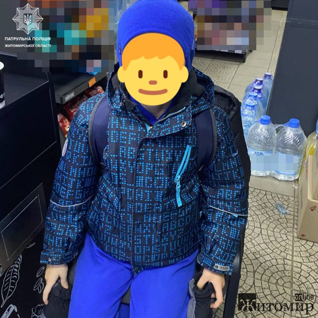 У Житомирі патрульні повернули додому хлопчика, якого знайшли на зупинці перехожі