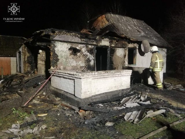 У Романівській громаді під час ліквідації пожежі рятувальники виявили тіло 56-річного чоловіка. ФОТО У Романівській громаді під час ліквідації пожежі рятувальники виявили тіло 56-річного чоловіка. ФОТО