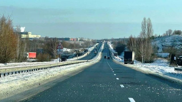 На дорогах Житомирщини задіяли 70 одиниць техніки для прибирання снігу На дорогах Житомирщини задіяли 70 одиниць техніки для прибирання снігу