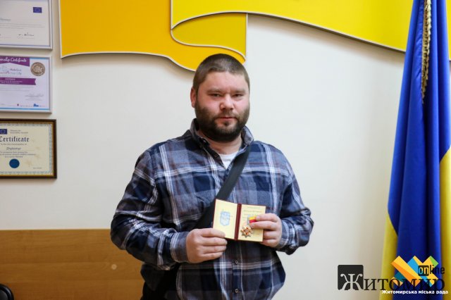 У Житомирі трьом волонтерам вручили відзнаку Міністерства оборони України. ФОТО У Житомирі трьом волонтерам вручили відзнаку Міністерства оборони України. ФОТО
