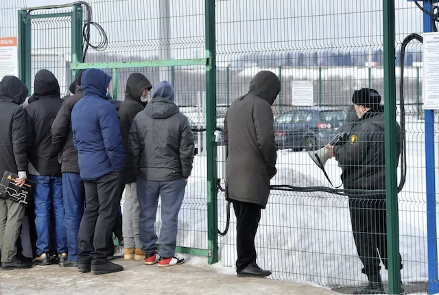 У РФ проходять облави, частині росіян закрили виїзд із країни У РФ проходять облави, частині росіян закрили виїзд із країни