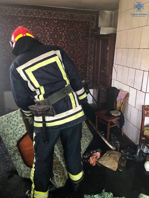У Черняхові на пожежі у приватному будинку загинула пенсіонерка. ФОТО У Черняхові на пожежі у приватному будинку загинула пенсіонерка. ФОТО