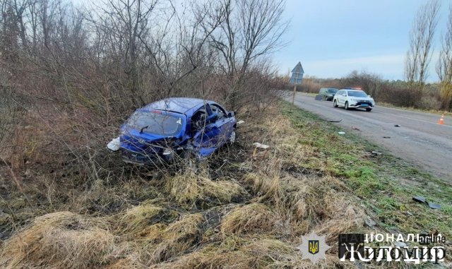 На автодорозі в Житомирській області водійка Hyundai зіштовхнулась із ВАЗ: жінка та дитина постраждали. ФОТО На автодорозі в Житомирській області водійка Hyundai зіштовхнулась із ВАЗ: жінка та дитина постраждали. ФОТО